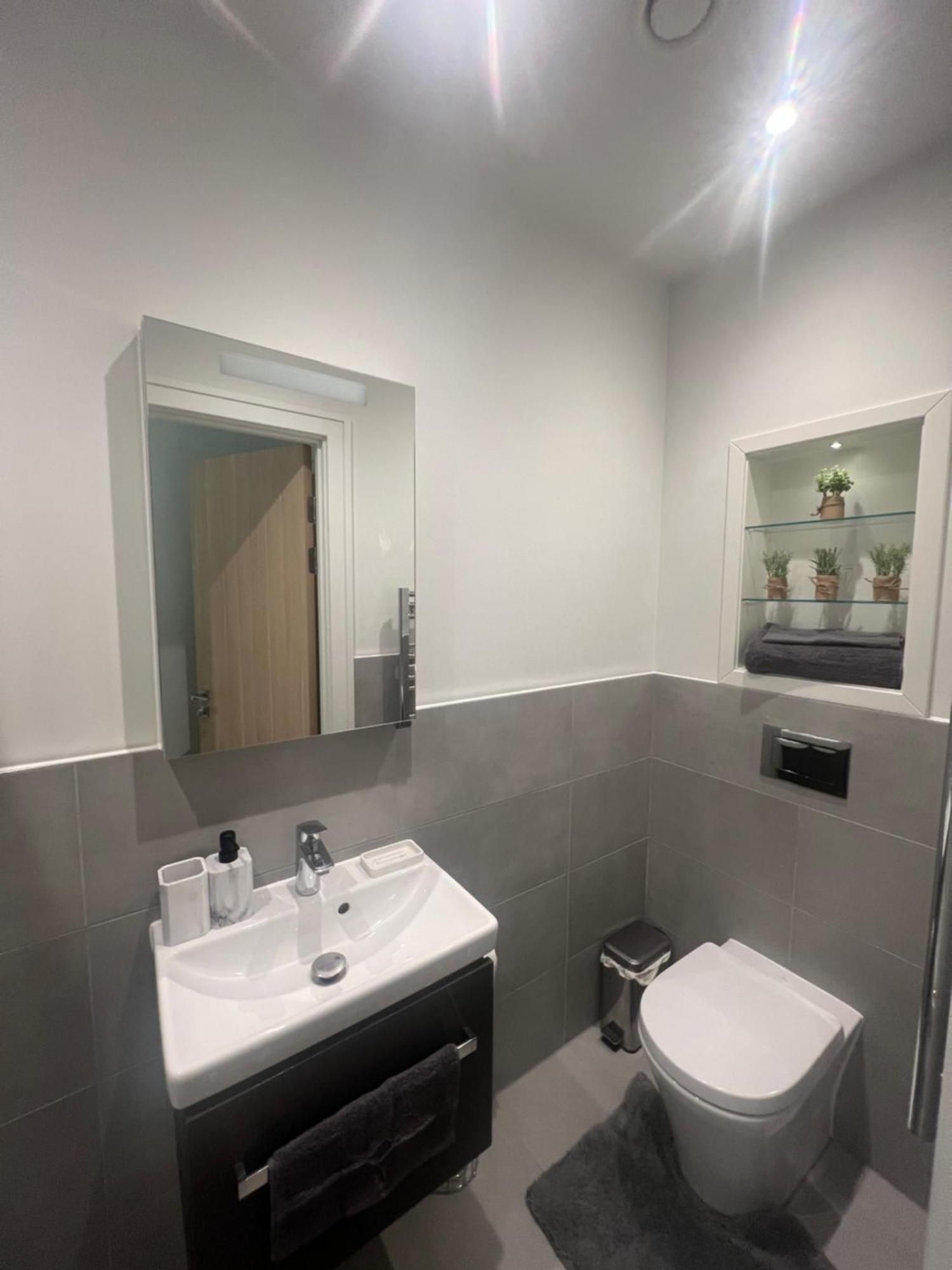 London Heathrow Airport Apartment Voyager House Terminal 12345 - Ev Electric And Parking Available Hillingdon Eksteriør billede